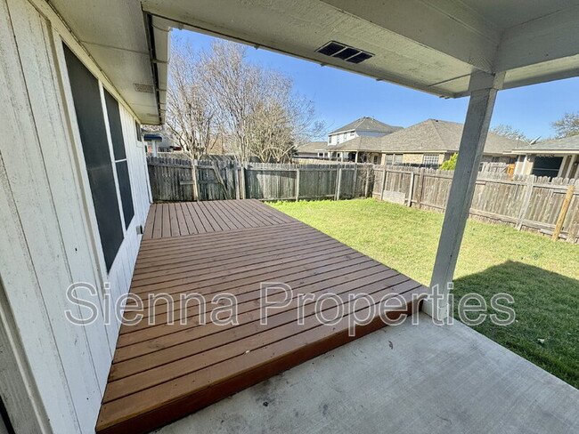 Building Photo - 909 House Creek Dr
