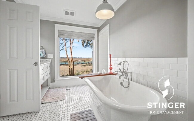 Building Photo - 73 Sunset Blvd