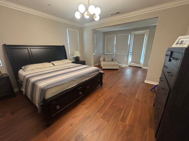 Building Photo - 4-Bedroom Home with Solar, Loft, and Gated Community Amenities in Valencia!