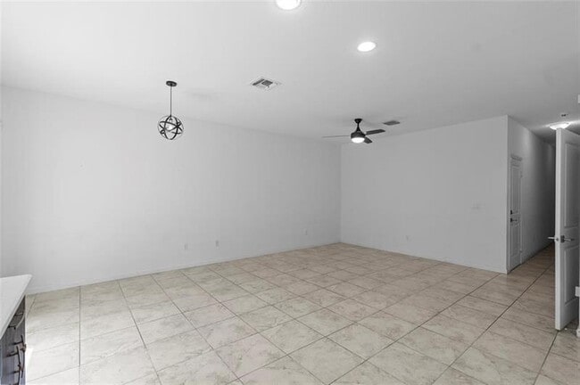 Building Photo - 1102 NW 40th Way