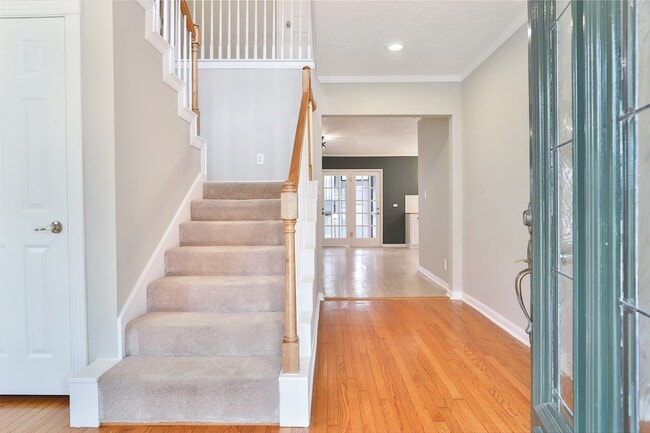 Building Photo - 423 W 32nd St