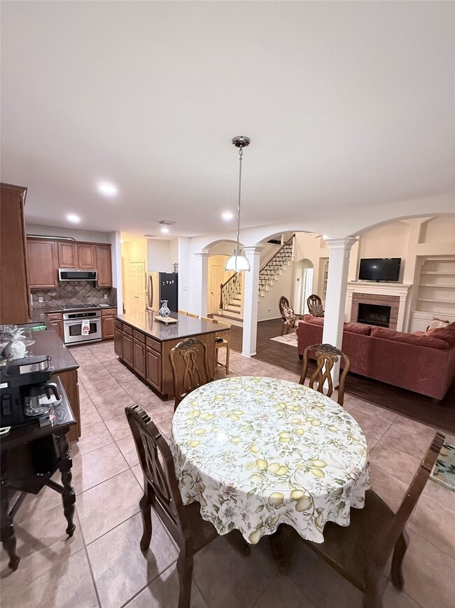 Building Photo - 18406 S Roaring River Ct