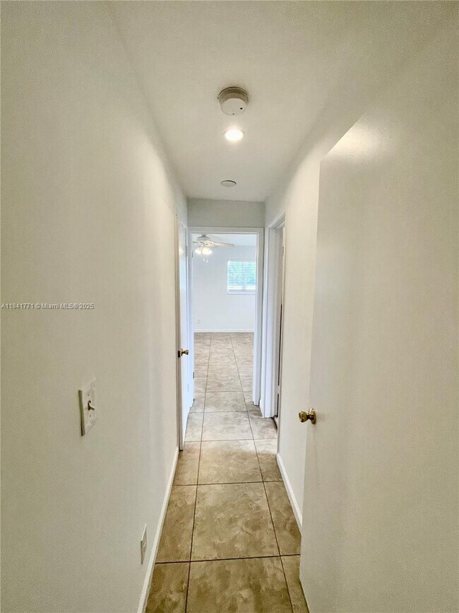 Building Photo - 4430 W Broward Blvd