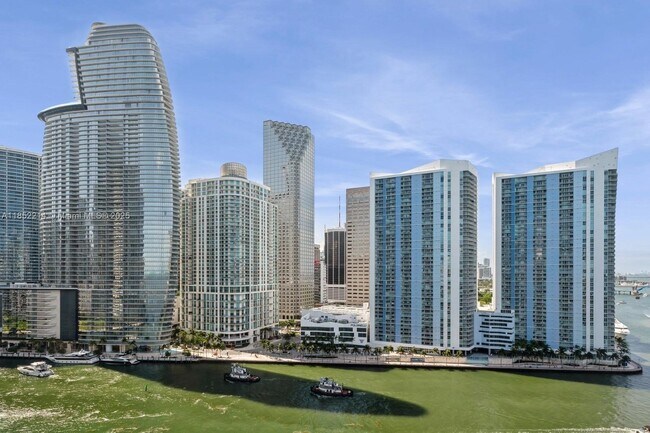Building Photo - 900 Brickell Key Blvd