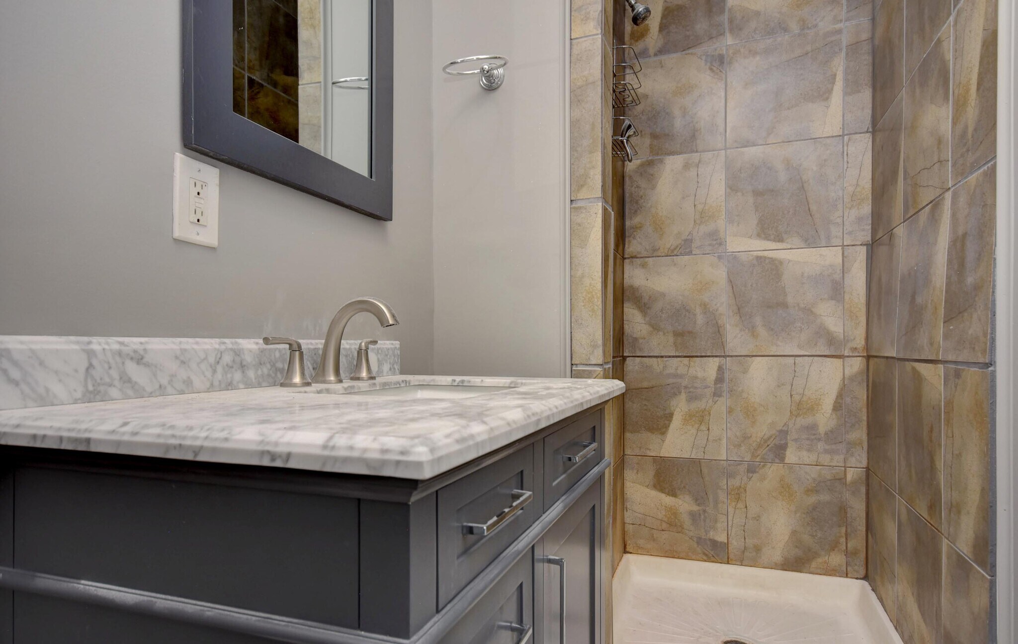 MAIN BATH - 1021 Madison Ave