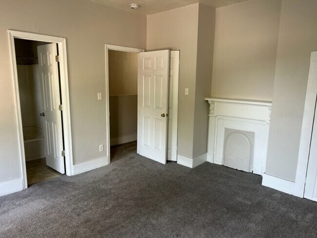 Building Photo - 4 bedroom, 3 bath 1,668 sf single family home located in Norfolk near ODU and Sentara Norfolk Gen...