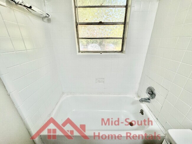 Building Photo - 2168 Carnes Ave