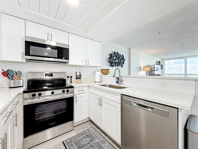 Building Photo - 400 Island Way