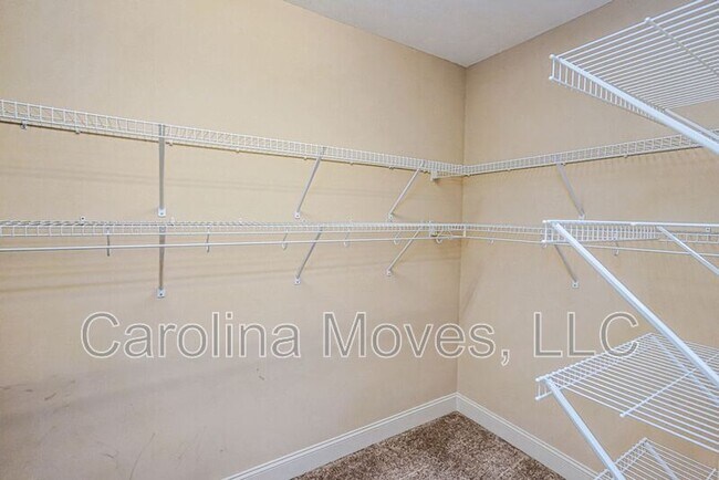 Building Photo - 213 Bell Heather Ln