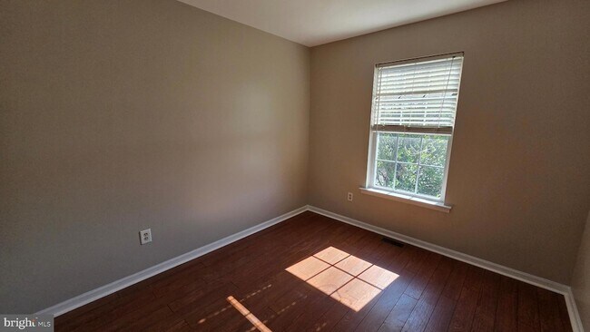 Building Photo - 131 Sunnyside Ln