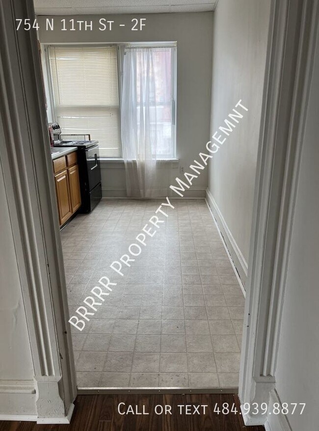 Building Photo - 754 N 11th St