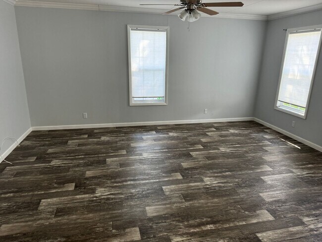 Building Photo - BEAUTIFUL +55 HOA COMMUNITY