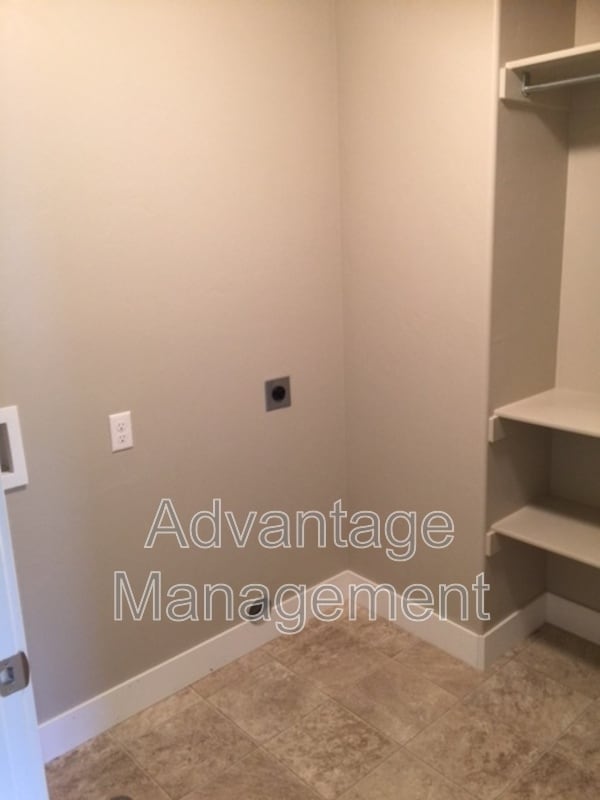 Building Photo - 576 N 220 E