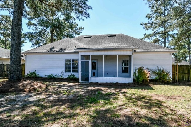 Building Photo - 104 Newport Ave