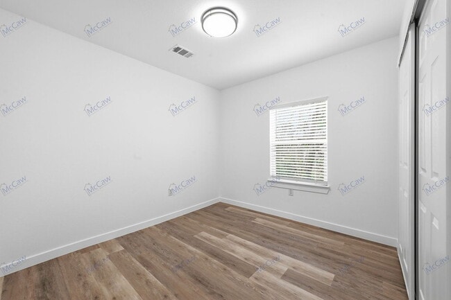 Building Photo - 5901 Farnsworth Ave