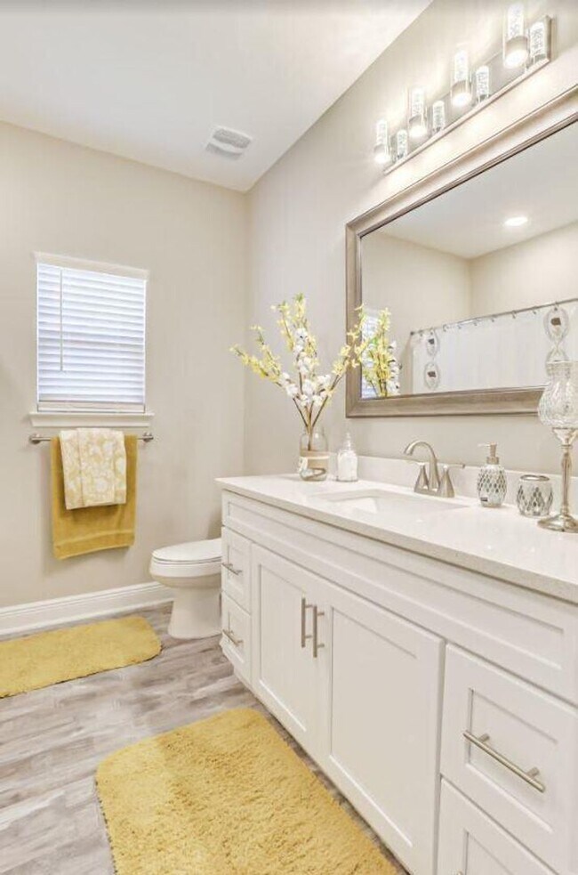 Building Photo - All Brick 4 Bedroom in Mary Esther!