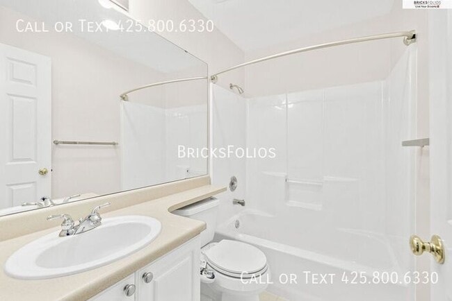 Building Photo - Prime Bellevue Location – Parkside Townhom...