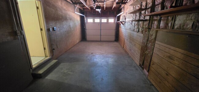 Building Photo - MOVE IN SPECIAL 1/2 OFF FIRST FULL MONTHS RENT.  ALL PROSPECTIVE TENANTS MUST SUBMIT A $58 NON-RE...
