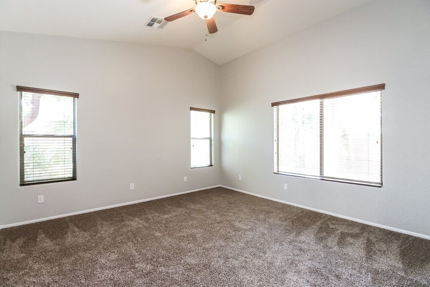 Building Photo - 38141 N Rusty Ln