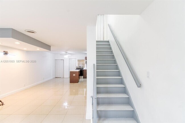 Building Photo - 5215 SW 40th Ave