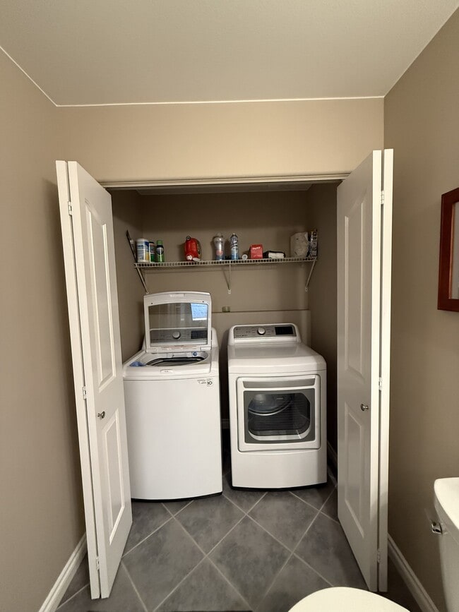 Building Photo - 6160 S Clearview Loop