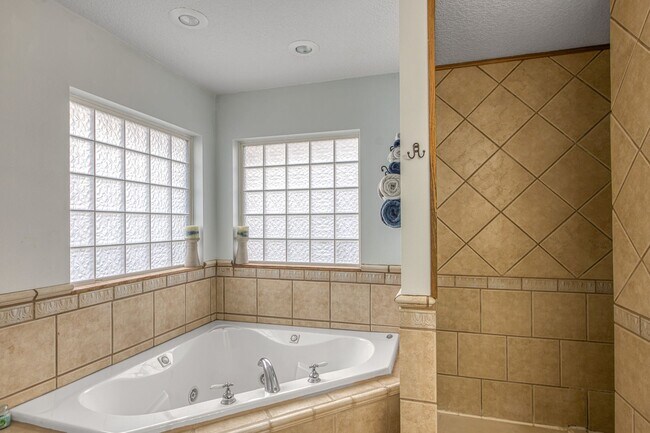 Building Photo - Highly desirable home in Briarbrook