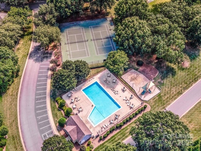 Building Photo - 169 Southhaven Dr