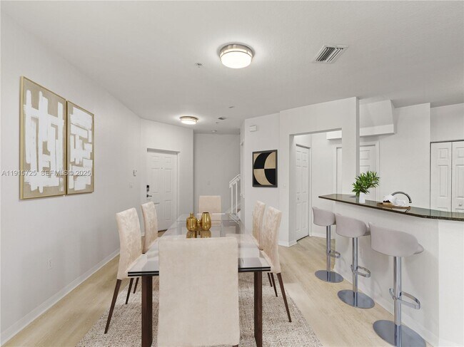 Building Photo - 8800 NW 107 Ct