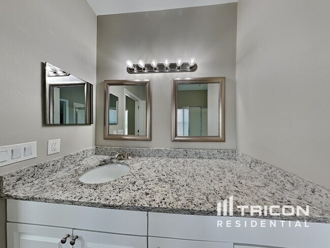 Building Photo - 14308 Tanja King Blvd