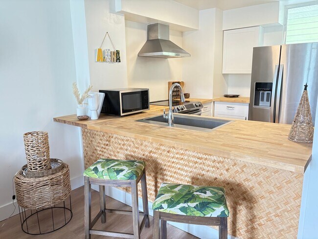 Building Photo - One Bedroom Makaha Valley Towers