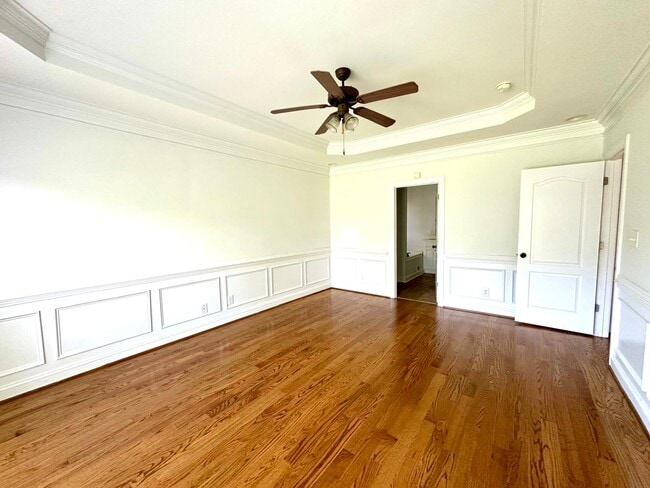 Building Photo - 4852 Knollview Dr