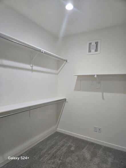 Building Photo - 1564 W Redwood Ln
