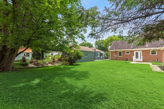 Building Photo - 336 E Weisheimer Rd