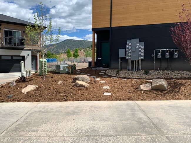 Building Photo - 002