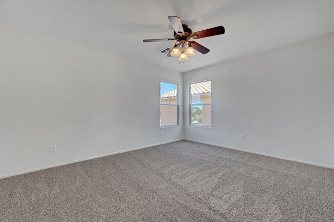 Building Photo - Adorable 2 story in the Northwest! Fresh paint and new carpet!