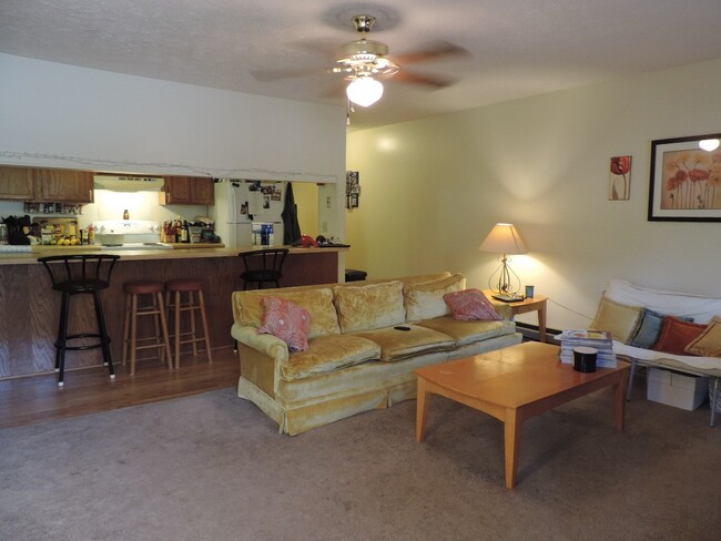 Building Photo - Desirable High Country Condo, Larger 1/1; ...