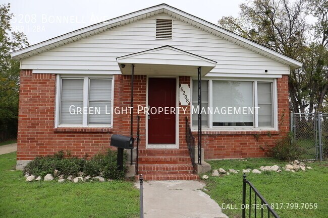 Primary Photo - 5208 Bonnell Ave