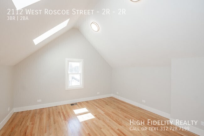 Building Photo - 2112 W Roscoe St