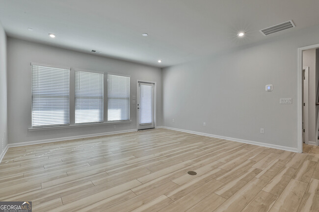 Building Photo - 148 Soundview Trce