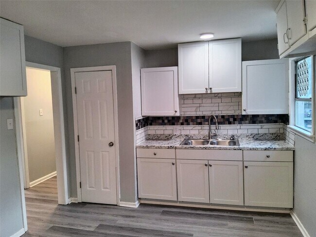 Building Photo - 1508 Connally Terrace