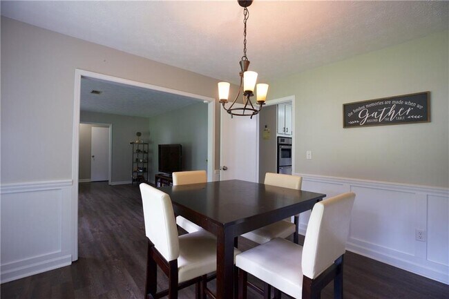 Building Photo - 3328 Mountain Hollow Dr