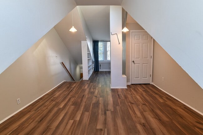 Building Photo - Adorable 2 Bedroom Single Family on Penn St