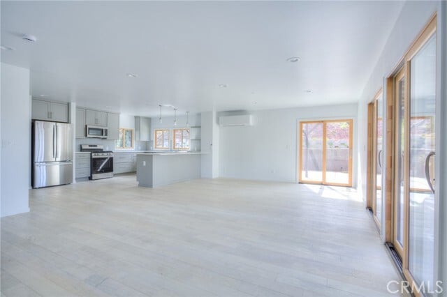 Building Photo - 470 Sycamore Glen