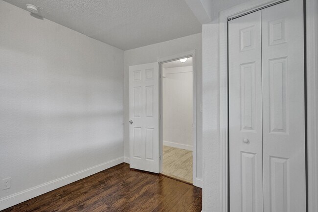 Building Photo - 651 SW 15th St