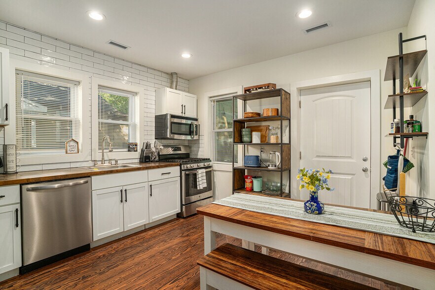 Building Photo - 1913 Orvid St