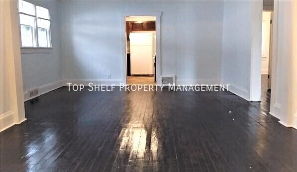 Building Photo - 718 25th St