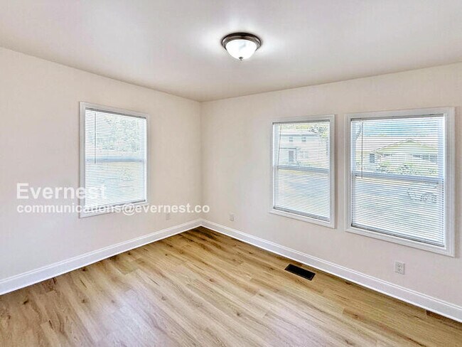 Building Photo - 831 4th Terrace W