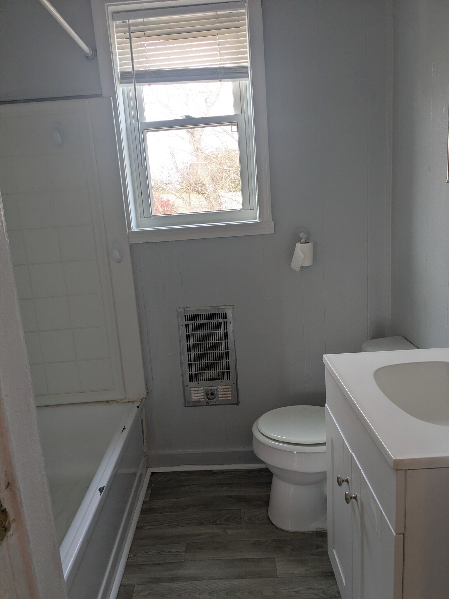 Building Photo - 718 W Main St