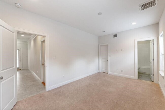 Building Photo - 1525 Johnson St