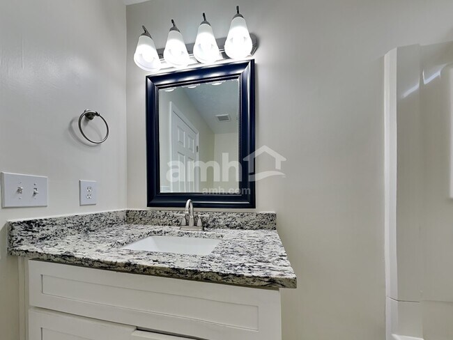 Building Photo - 112 Bradford Cir